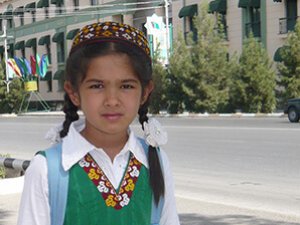 "GYZLARY ÖÝDEN ÇYKARMALY DÄL!"...