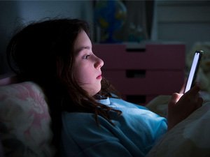 SOSIAL MEDIÝA ULANÝAN ÇAGALAR KOGNITIW SYNAGLARDAN PES BAL ALÝARLAR